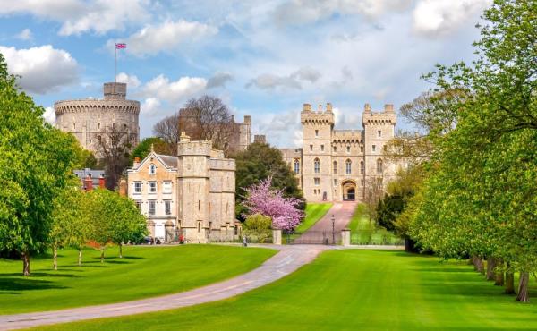 Windsor Castle with a sprawling lawn and trees, during spring in the Lo<em></em>ndon suburbs, UK