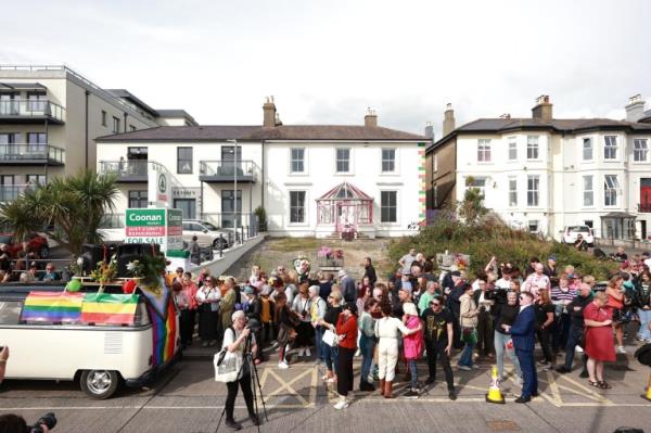 Fans outside the former home of Sinead O'Co<em></em>nnor in Bray, Co Wicklow