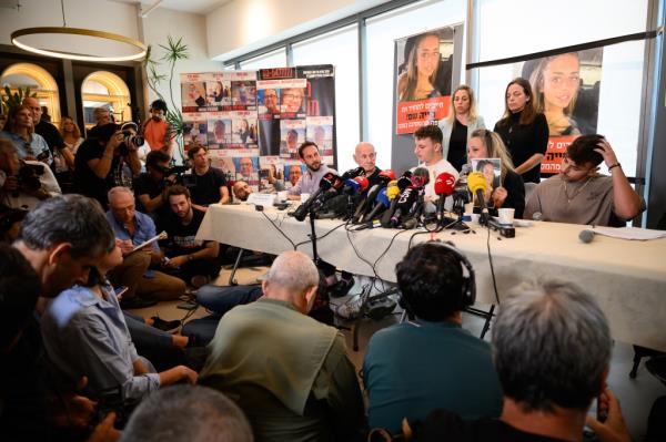 The family of Mia Shem at a press co<em></em>nference in Tel Aviv.