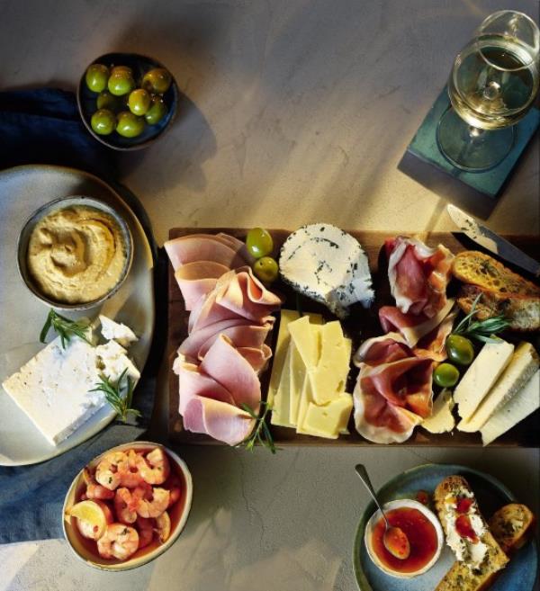 A grazing board goes perfectly with a Malborough wine (Picture: Asda)