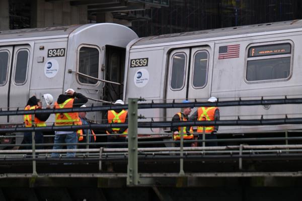 Brooklyn Train derailment.</p>

<p>　　Wednesday, January 10, 2024</p>

<p>　　At around noon today, Manhattan bound F train derailed on above ground subway tracks between West 8th Street and Neptune Avenue stations in Co<em></em>ney Island.</p>

<p>　　a<em></em>bout 40 passengers were evacuated, no reported injuries. 