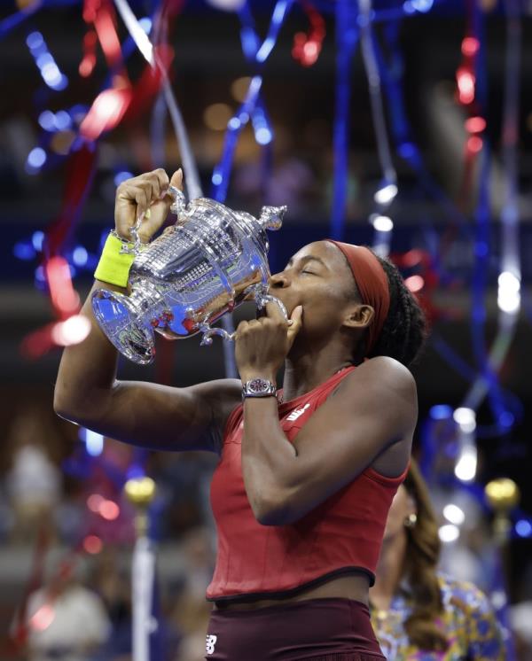 Coco Gauff celebrates her US Open win. 