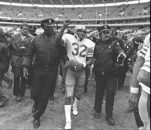 simpson in a football uniform on the football field in a black and white photo from his final game in dec 1979