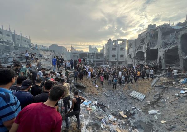 Palestinians search for casualties at the site of Israeli strikes on houses in Jabalia refugee camp in the northern Gaza Strip, on Oct. 31, 2023. 