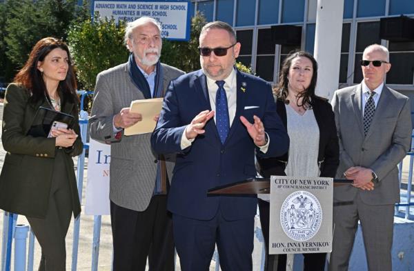 First-term Republican incumbent Michael Novakh speaking at a podium</p>

<p>　　