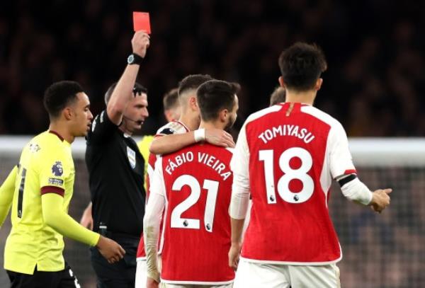 Arsenal's Fabio Vieira sent off against Burnley