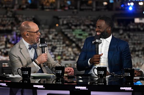 Ernie Johnson and Draymond Green talk on the TNT broadcast before game 2 of the Western Co<em></em>nference Finals. 