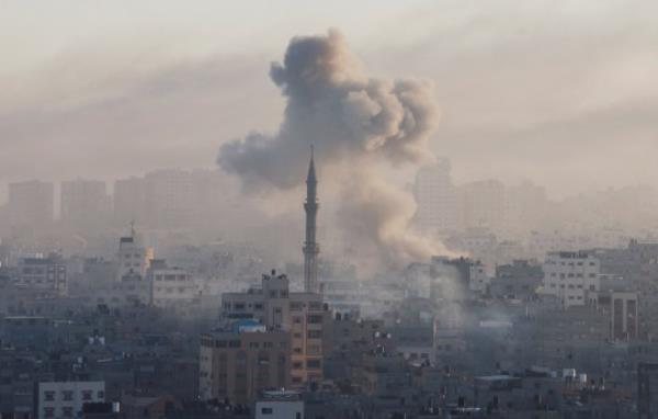 Smoke billows following Israeli strikes amid the o<em></em>ngoing co<em></em>nflict between Israel and the Palestinian Islamist group Hamas, in Gaza, October 13, 2023. REUTERS/Mohammed Salem