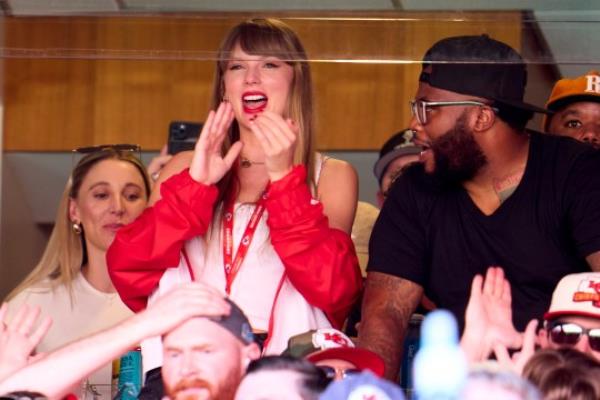 Taylor Swift Kansas City Chiefs game Travis Kelce