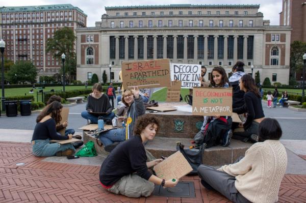 Demo<em></em>nstrators gather with signs near the Butler Library on the Columbia University campus in the Morningside Heights neighborhood