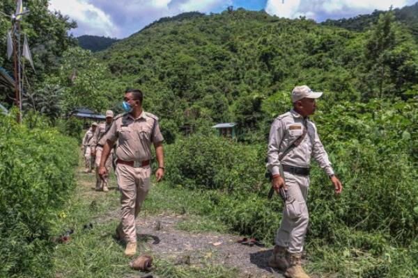 Manipur Police and Gurkha Regiment perso<em></em>nnel patrol in the periphery of Imphal East area in India's north-eastern Manipur state on August 17, 2023, during o<em></em>ngoing ethnic violence in Manipur. (Photo by AFP) (Photo by -/AFP via Getty Images)