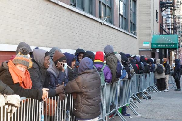 Migrants, speaking mostly French, waiting on line, some said since 7 am and were asked at 3 pm. 