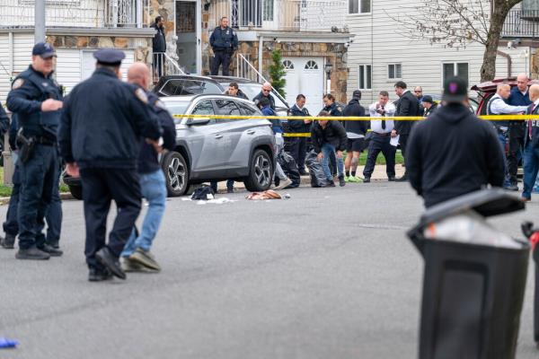 Possible road rage incident involving a retired cop a man wielding a machete in Annadale, Staten Island. 