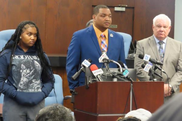 Atlantic City Mayor Marty Small, center, speaks at a news co<em></em>nference in Atlantic City, N.J., Monday, April 1, 2024, flanked by his daughter Jada, left, and his attorney Edwin Jacobs, right.