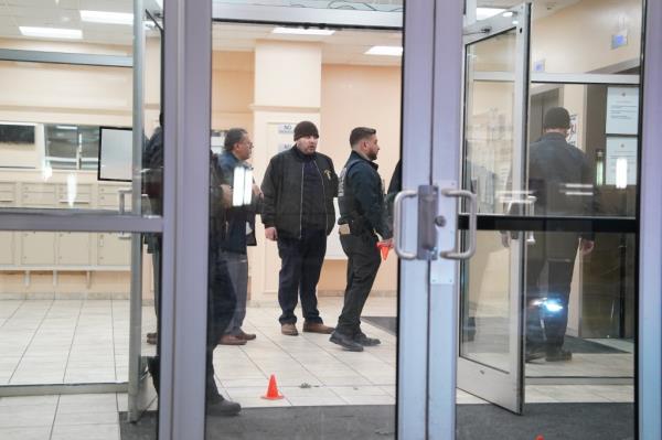 Police officers stand inside a building with a glass doorway at 535 Unio<em></em>n Avenue in the Bronx, wher<em></em>e a man was shot Friday night.