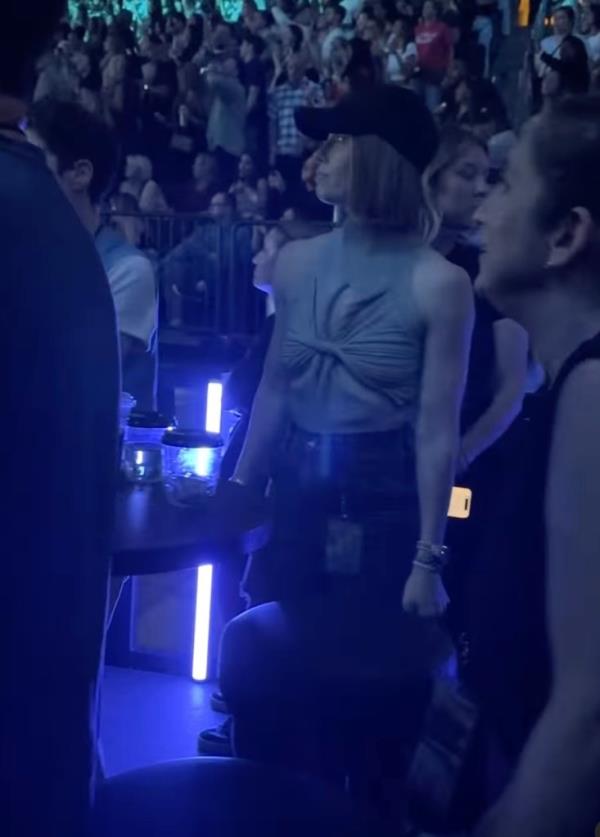 Jessica Biel at Justin Timberlake's concert