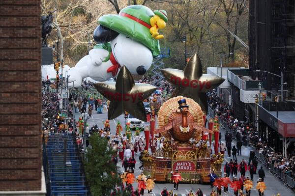 The 97th Macy's Thanksgiving Day Parade will feature 16 giant character balloons and over 50 floats and inflatables.</p>

<p>　　