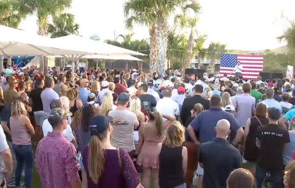 Ron DeSantis rally crowd.