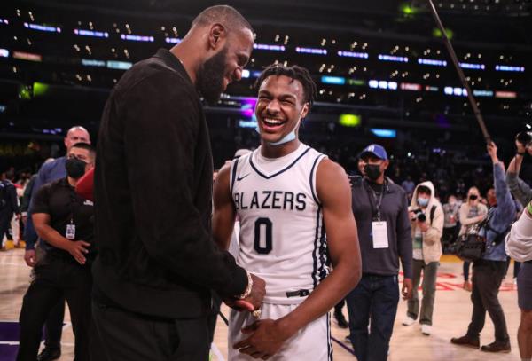 LeBron and Bro<em></em>nny James after a Dec. 4, 2021 game.