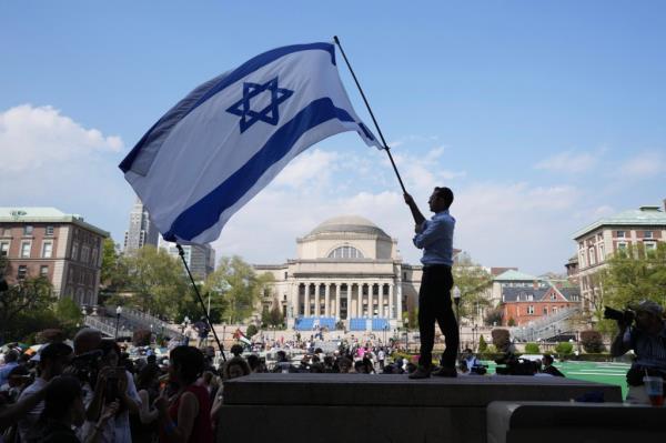 Protestors in support of Israel gather neaar a pro-Palestinian encampment on the lawn of Columbia University after a deadline was issued on Monday, April 29, 2024 in New York. 