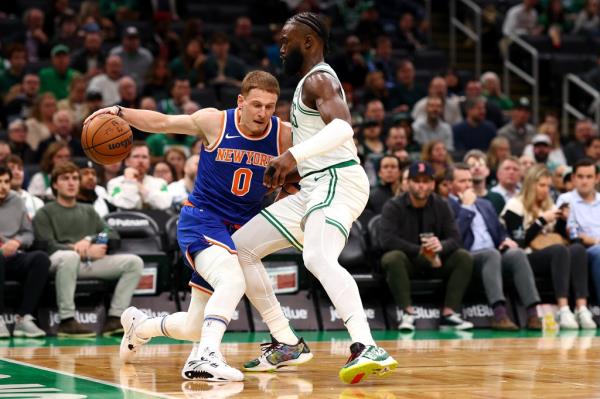 Jaylen Brown #7 of the Boston Celtics defends Do<em></em>nte DiVincenzo #0 of the New York Knicks during the first quarter