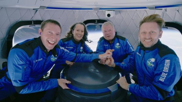 William Shatner with Audrey Powers, Chris Boshuizen and Glen de Vries on the Blue Origin New Shepard mission