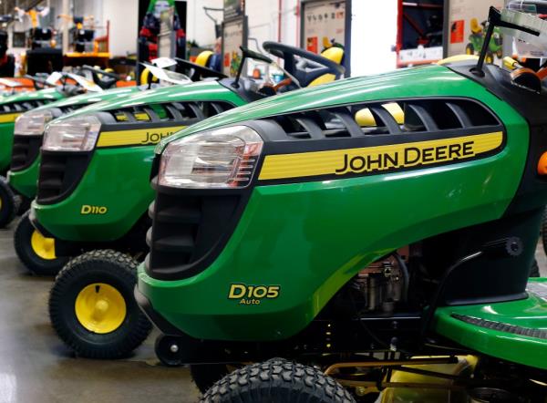 John Deere has agreed to pay a $10 million penalty to the Securities and Exchange Commission.