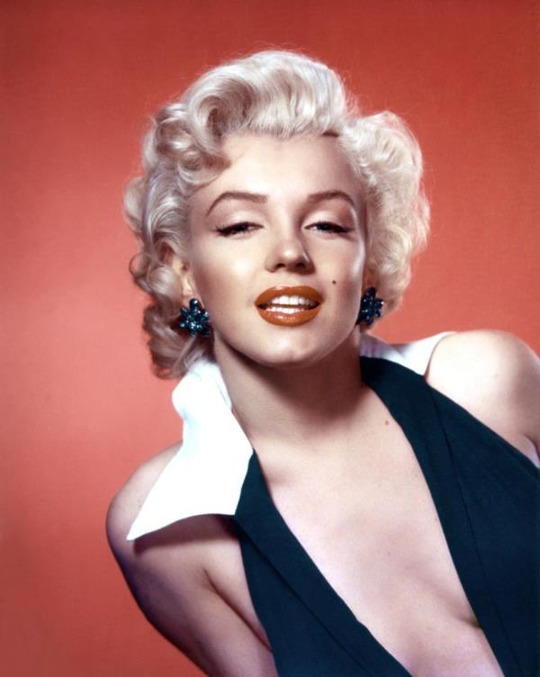 A picture of Marilyn Monroe, who died</p>

<p>　　tragically at age 36 on August 4, 1962. 