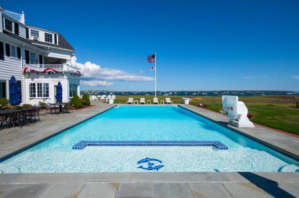 The expansive pool. 