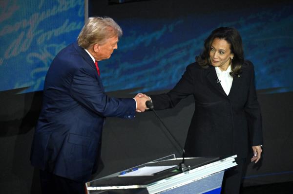 Body language experts suspect Harris likely intended her grip to 