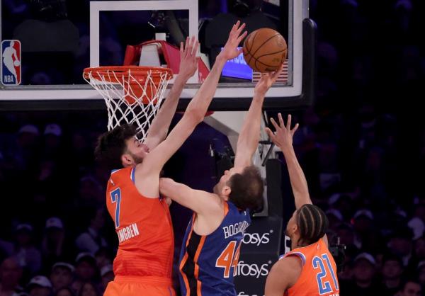 Knicks forward Bojan Bogdanovic (44) goes up for a shot as Oklahoma City Thunder forward Chet Holmgren (7) and Oklahoma City Thunder guard Aaron Wiggins (21) defend him.