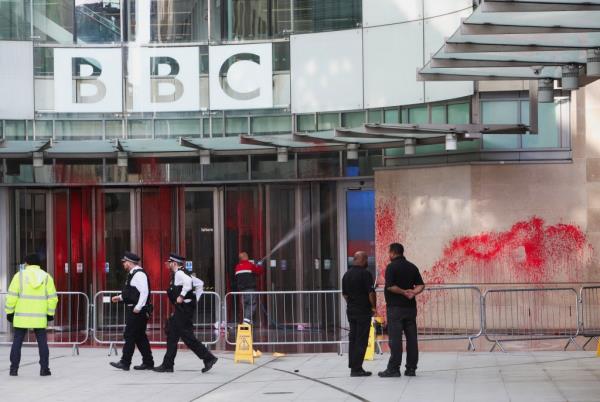 BBC in Lo<em></em>ndon headquarters was vandalized by pro-Palestine protestors.