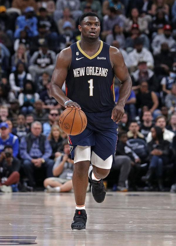 Zion Williamson #1 of the New Orleans Pelicans brings the ball up court during the game against the Memphis Grizzlies at FedExForum on December 31, 2022 in Memphis, Tennessee.  