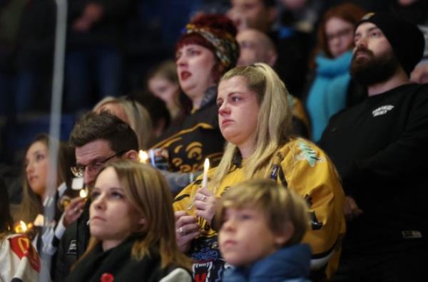 Ice Hockey - Memorial for Nottingham Panthers' Adam Johnson - Motorpoint Arena, Nottingham, Britain - November 4, 2023 Fans are seen during a minutes silence following the passing of former Nottingham Panthers' Adam Johnson REUTERS/Isabel Infantes