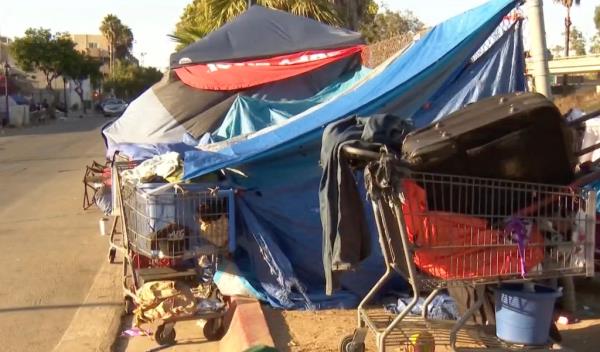 Grabs: https://www.cbs8.com/article/news/local/city-council-approves-homeless-encampment-ban/509-cc13f290-a9fa-444e-a220-ac867276968d</p>

<p>　　San Diego City Council approves homeless encampment ban</p>

<p>　　More than 200 people signed up to speak in front of the city council ahead of the vote.