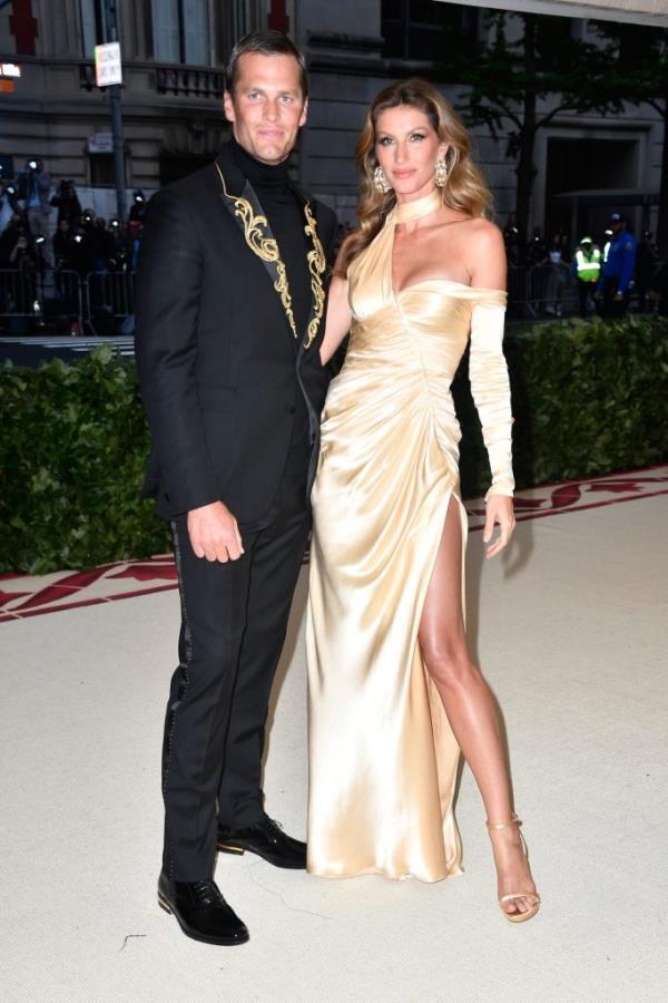 Tom Brady and Gisele Bundchen posing at the Heavenly Bodies: Fashion & The Catholic Imagination Costume Institute Gala in 2018