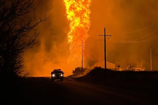 Oklahoma gas pipeline explosion: flames rising 500 feet in the air