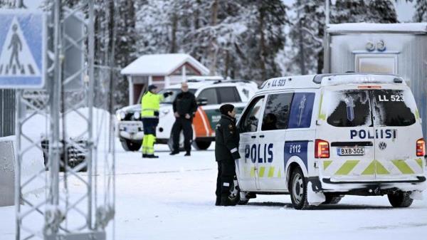 A view of Finnish border guards and police at the Raja-Jooseppi internatio<em></em>nal border crossing station